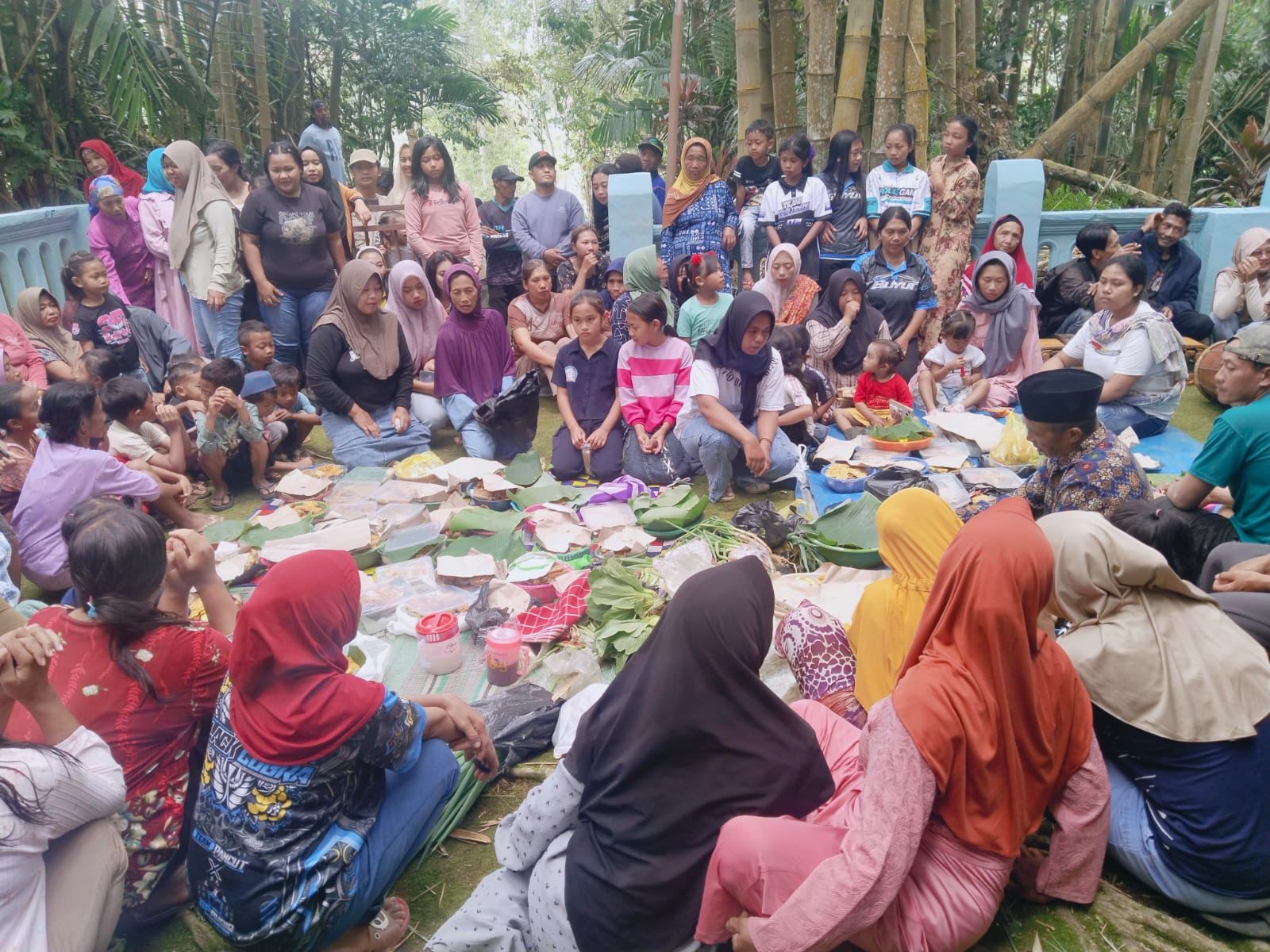 Festival bersih desa : Tradisi  Warga adat budaya